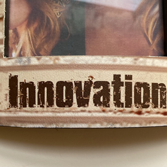 Distressed look picture frame. Made for hanging and fits 4 by 6 pictures - Picture 2 of 9